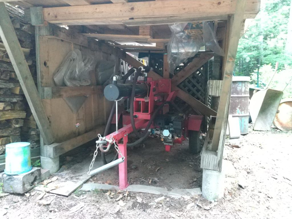 薪割り機の車庫