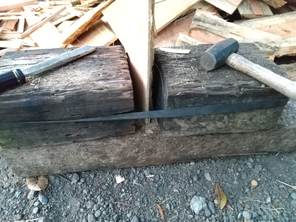 枕木の薪割り台